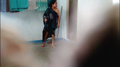 A mulher bêbeda incriminou um vídeo pornô caseiro brasileiros amigo peludo e deixou-se vir em cima do dedo de camelo.